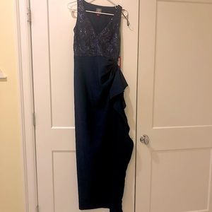 NWT Vince Camuto Floor Length Navy Formal Dress.  Size 4
